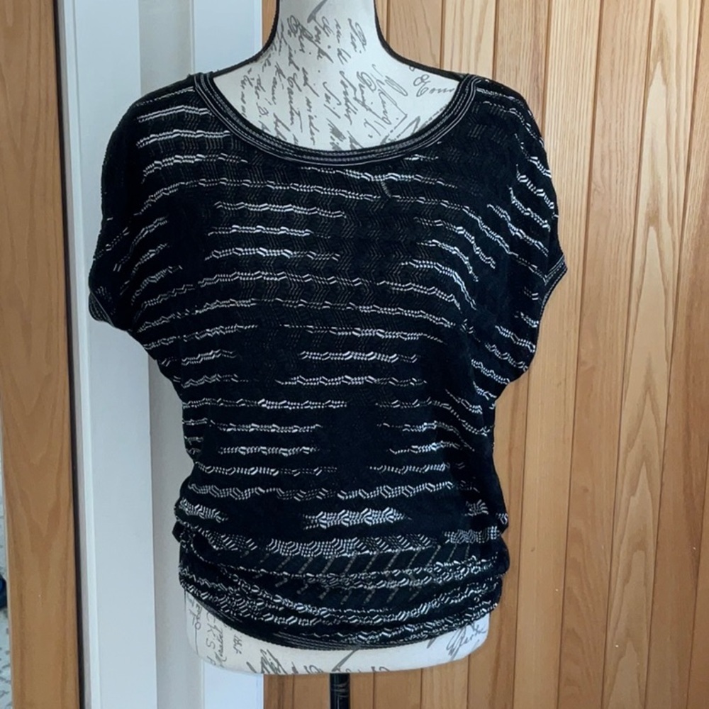 M Missoni, luxury, black & white knit sleeveless top. Made in Italy. Size 44 (8)